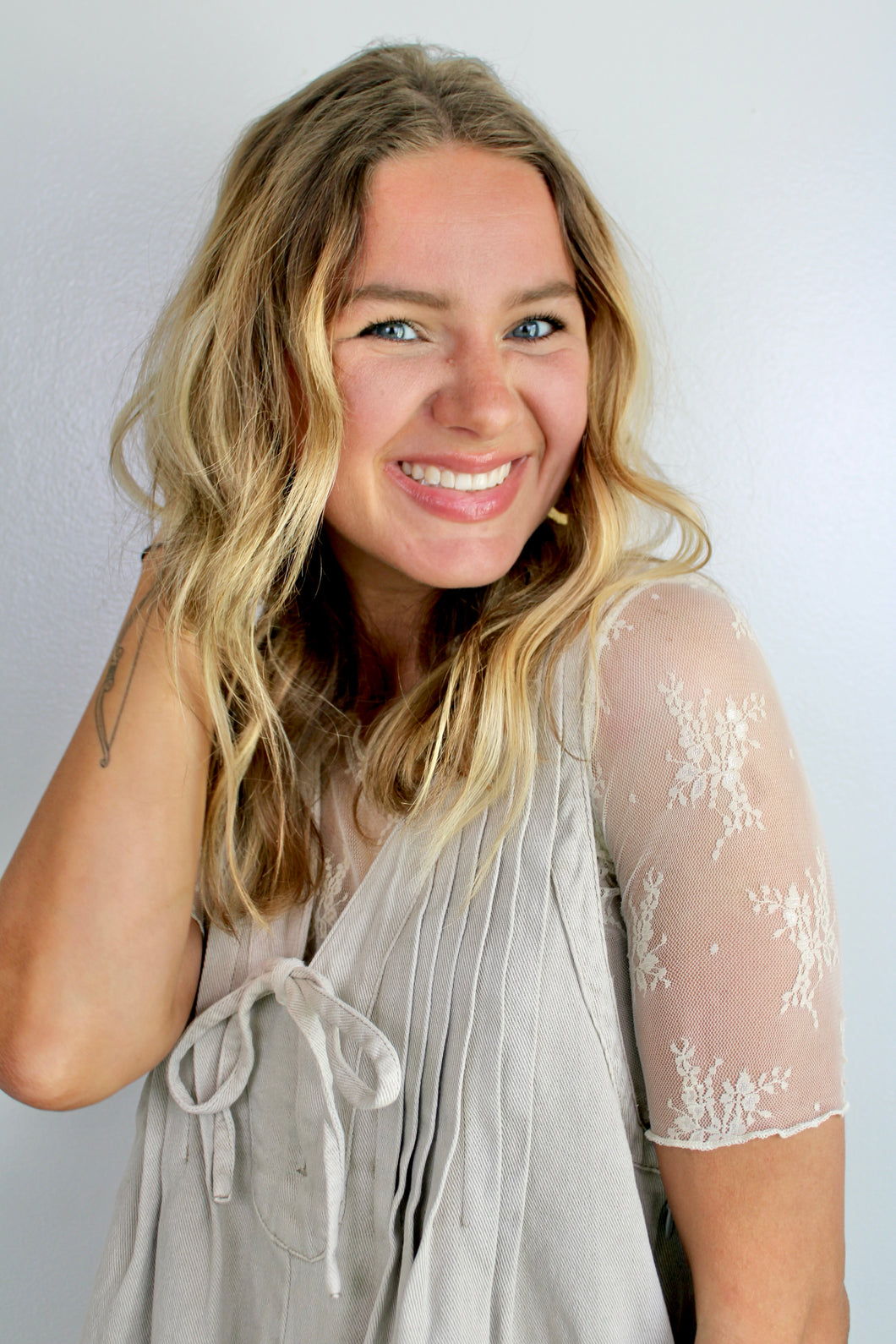 Beige short sleeve lace top