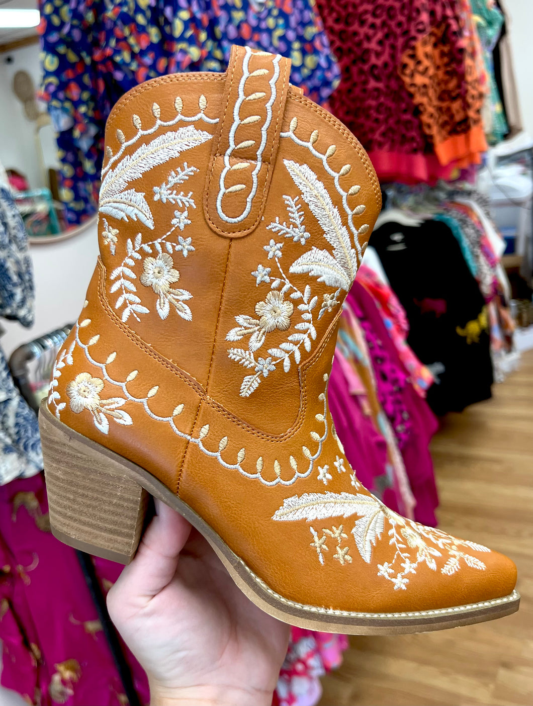 Camel embroidered boots