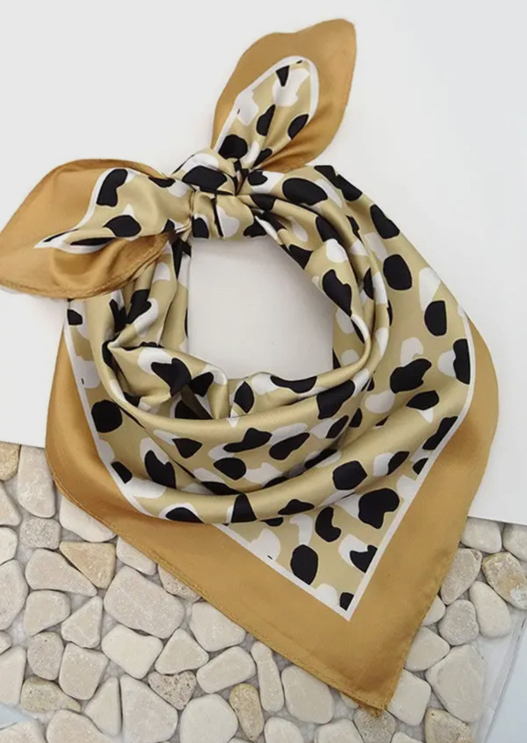 Spotted neck scarf