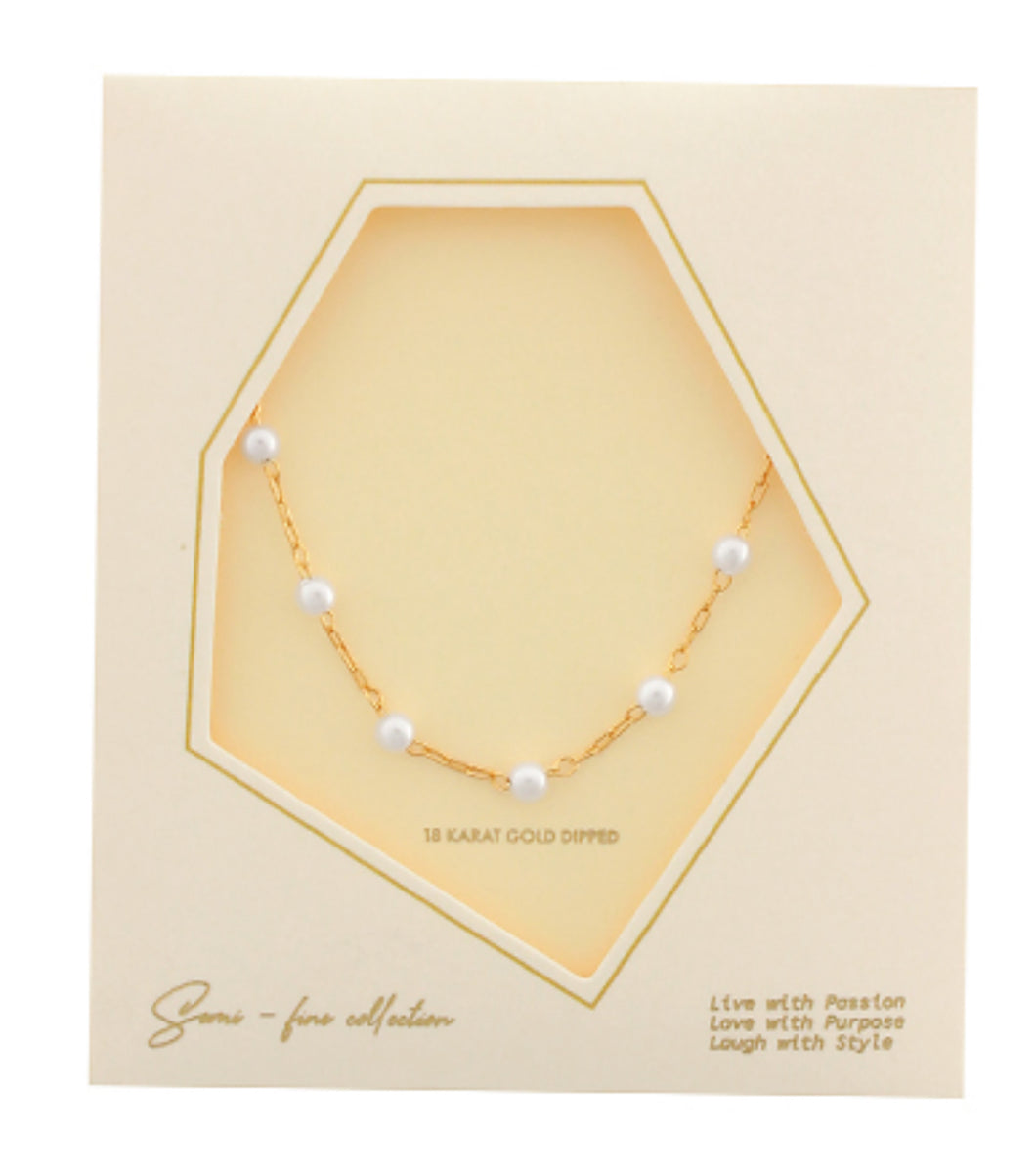 Pearl bead necklace