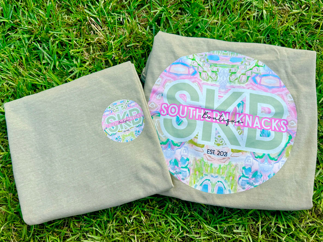 Round colorful logo tee