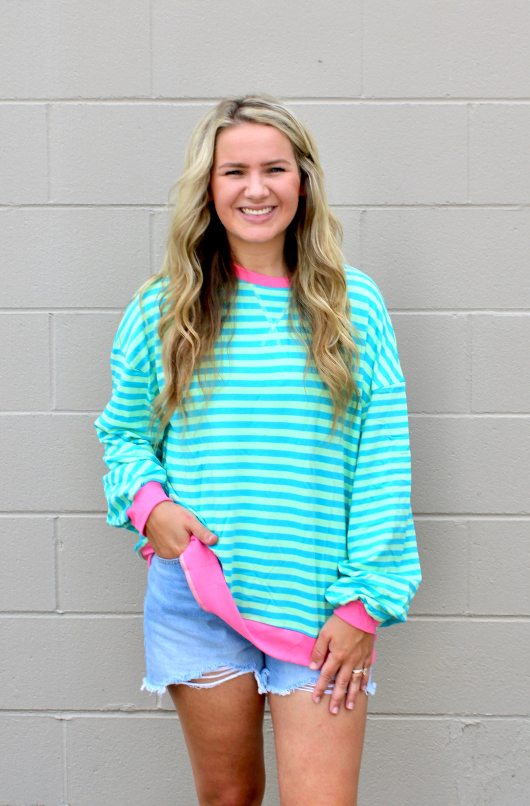 Sky blue/pink pullover top