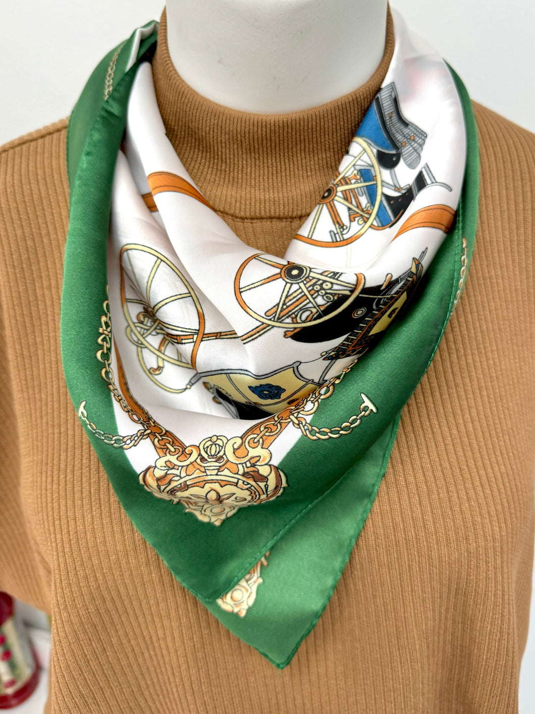 Green wagon neck scarf