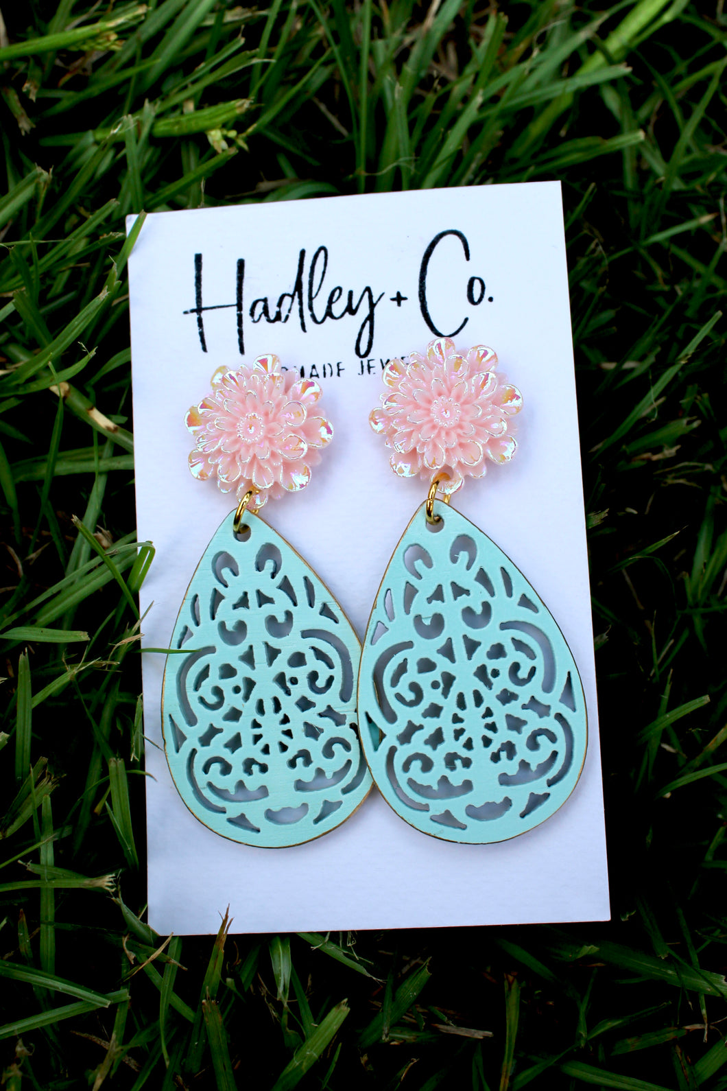 Mint flower stud Hadley + do earrings