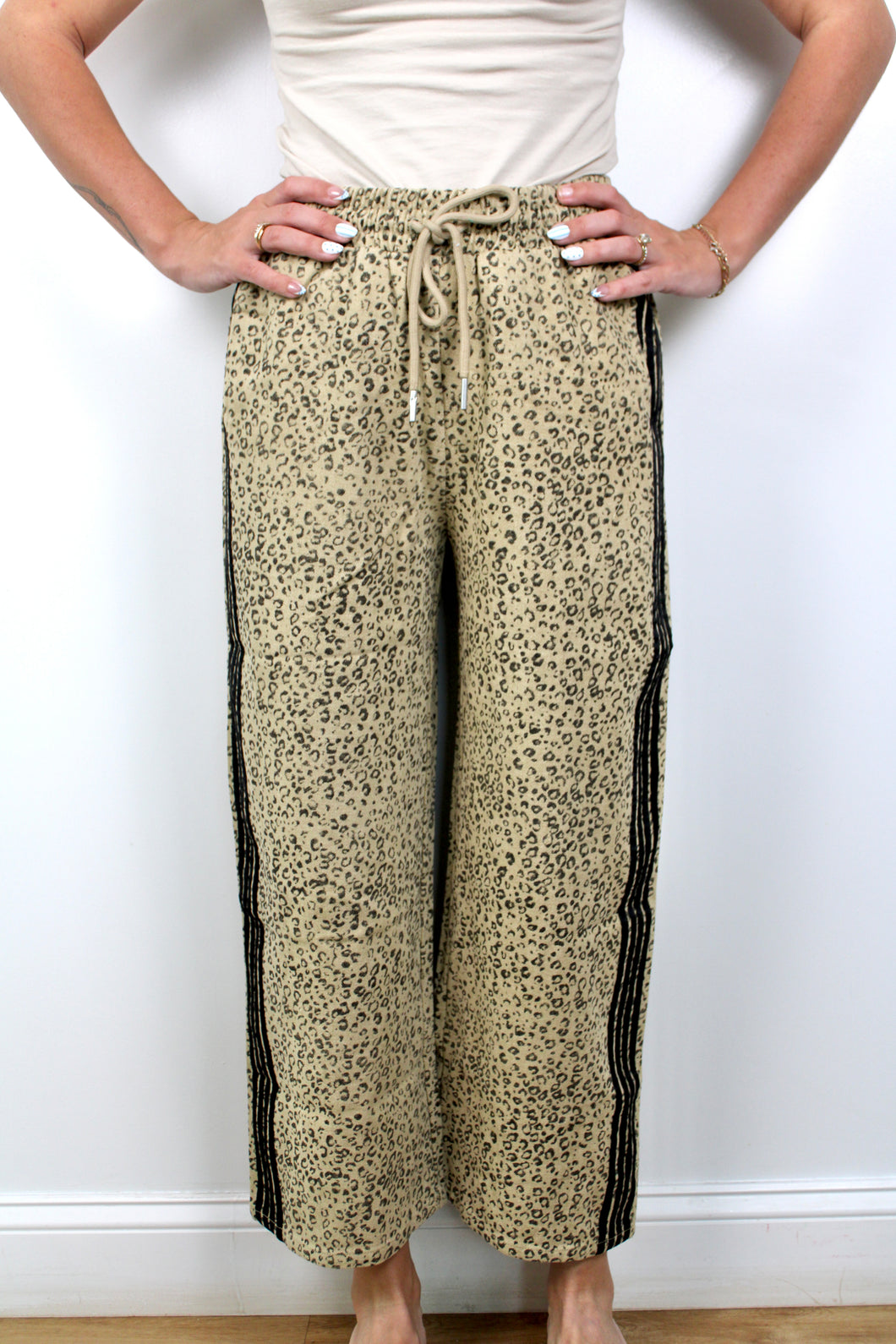 Stripe trim leopard pants