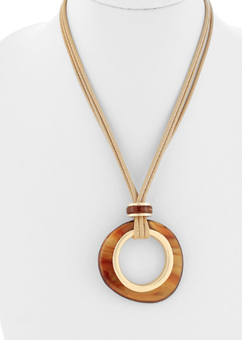 Round pendant rope necklace