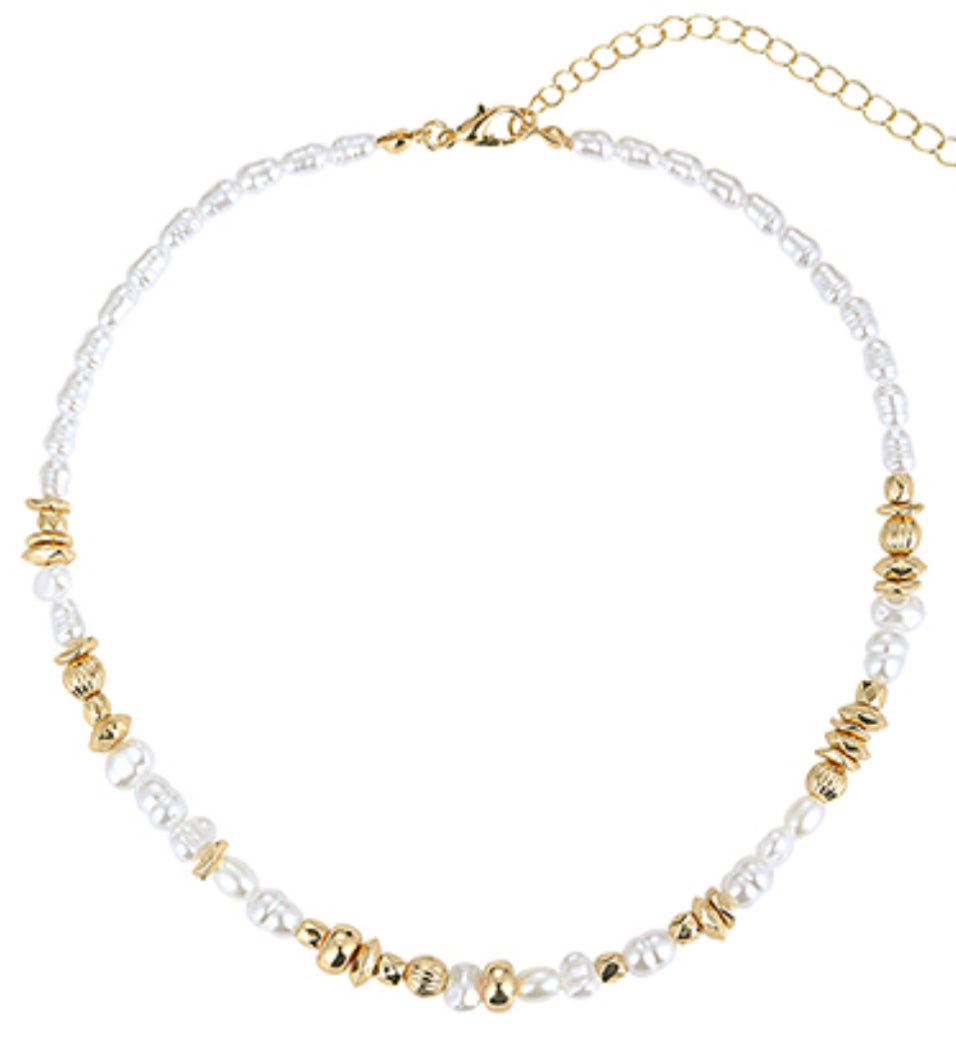Pearl gold beaded necklace