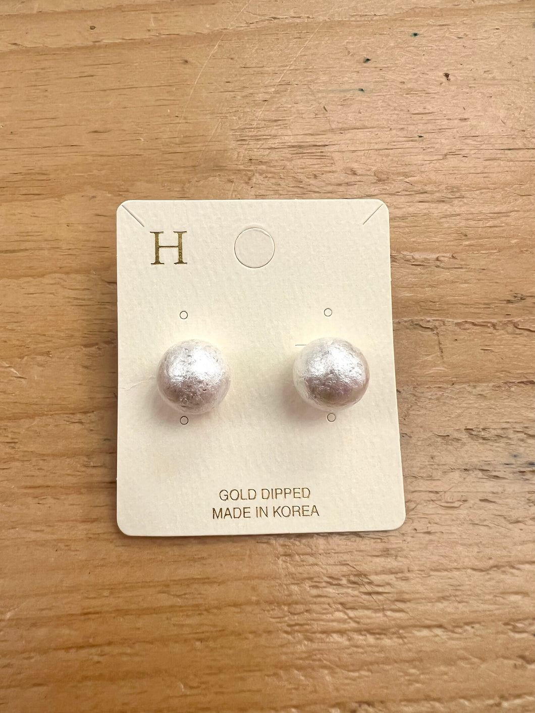 Pearl textured studs