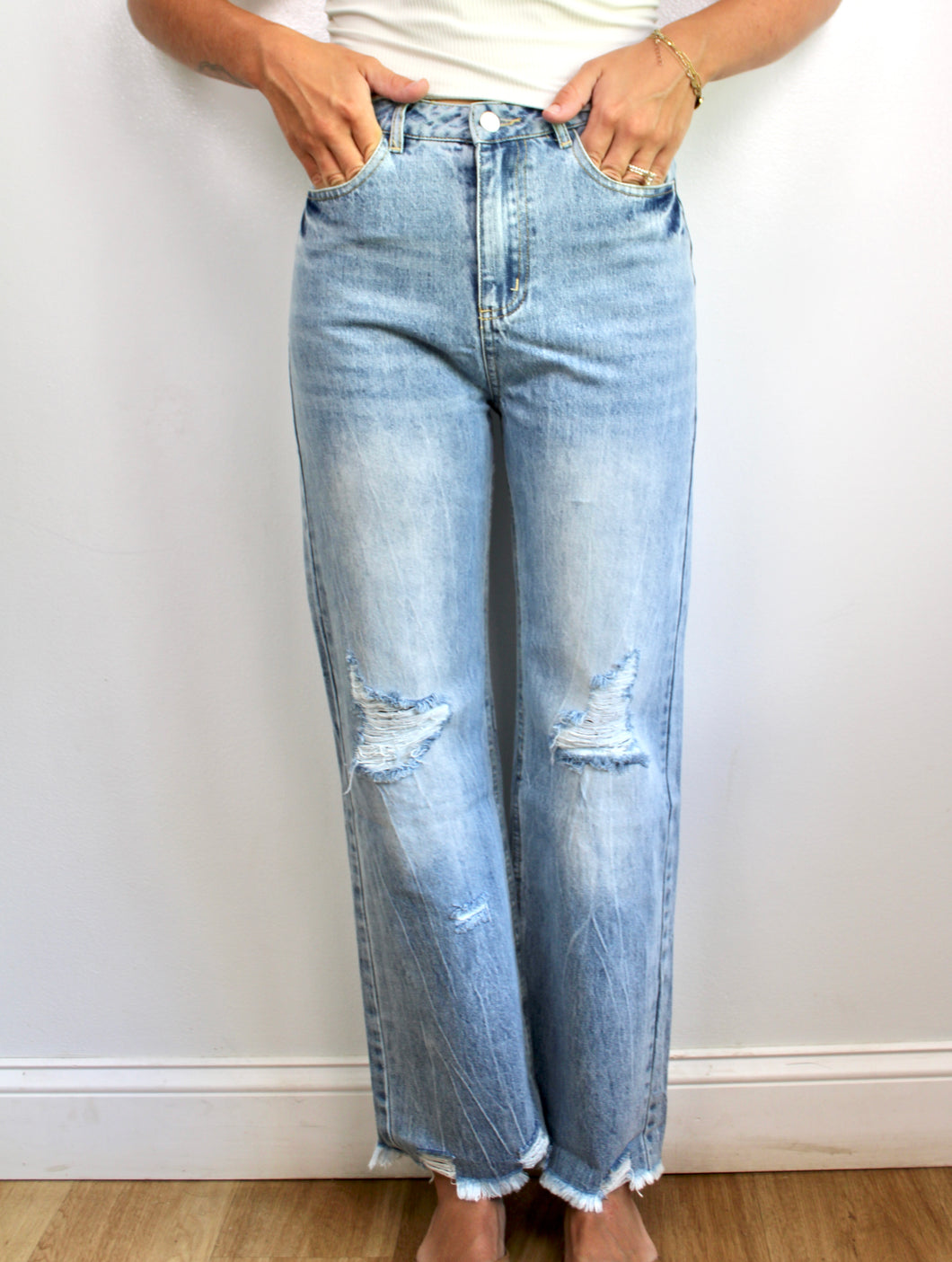 Light denim distressed jeans