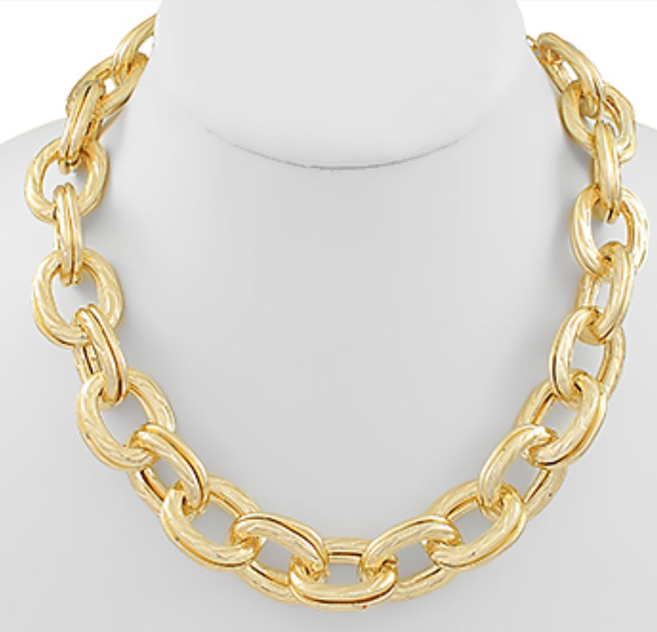 Chunky gold chain necklace