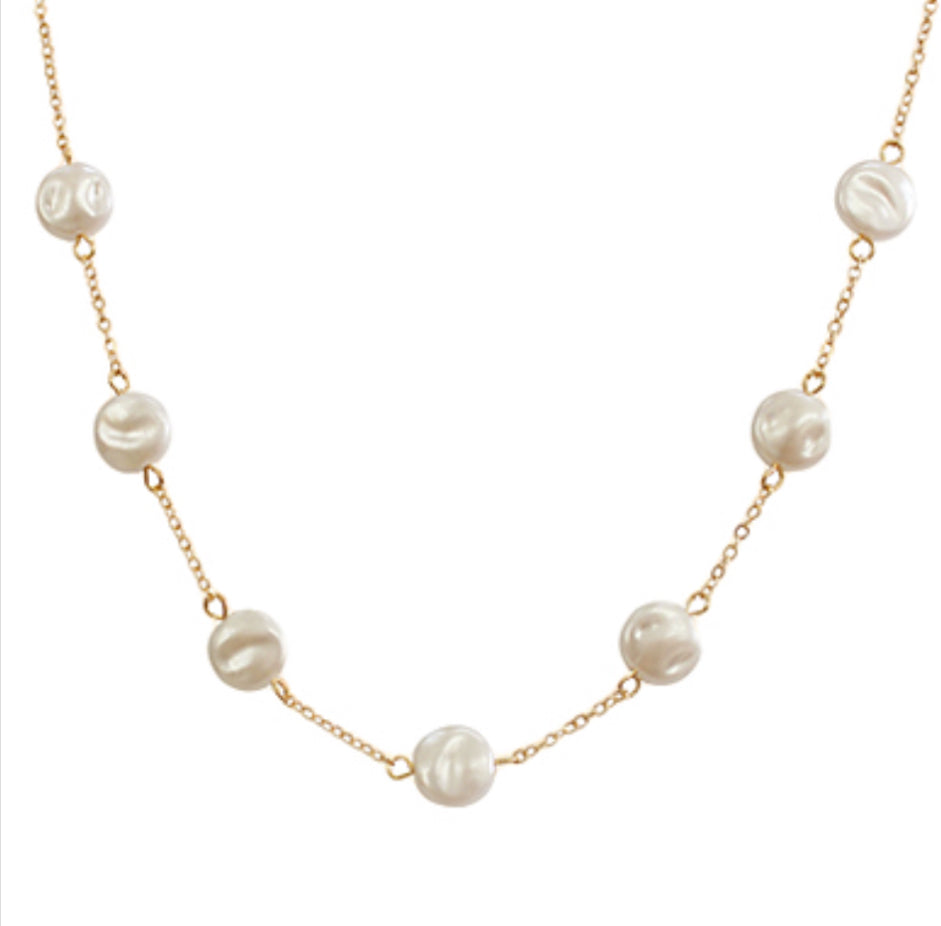 Gold pearl necklace