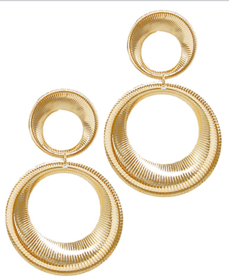 Textured gradual circle drop earrings
