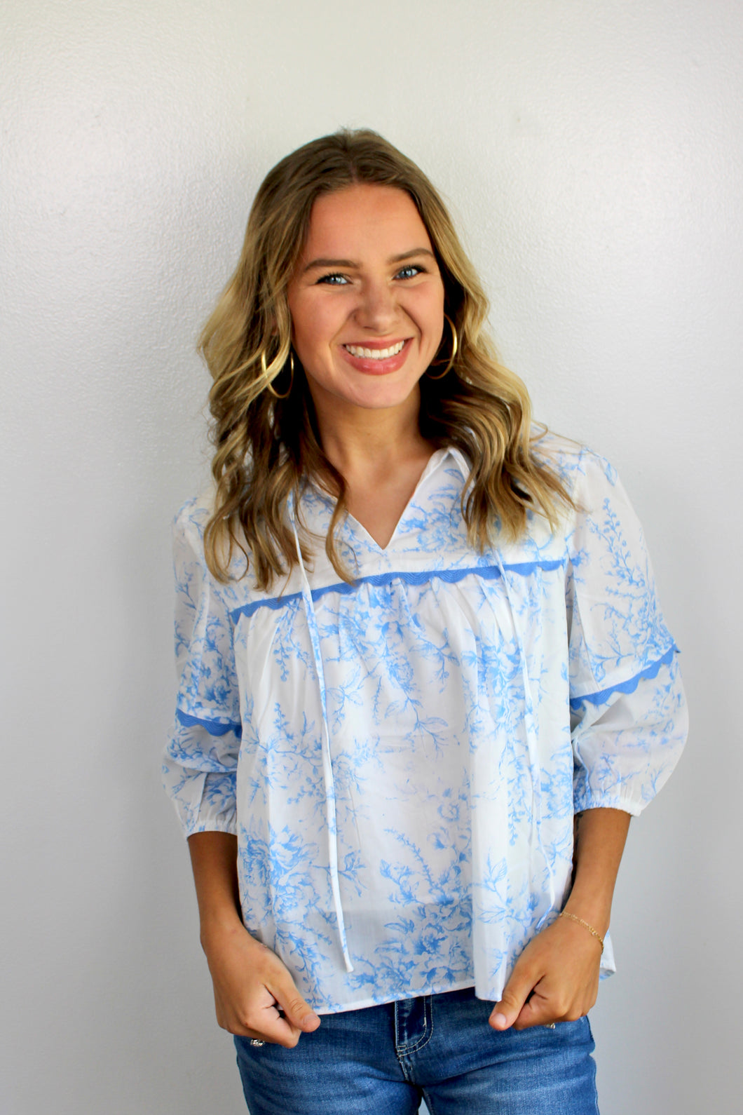 Blue white 3/4 sleeve top
