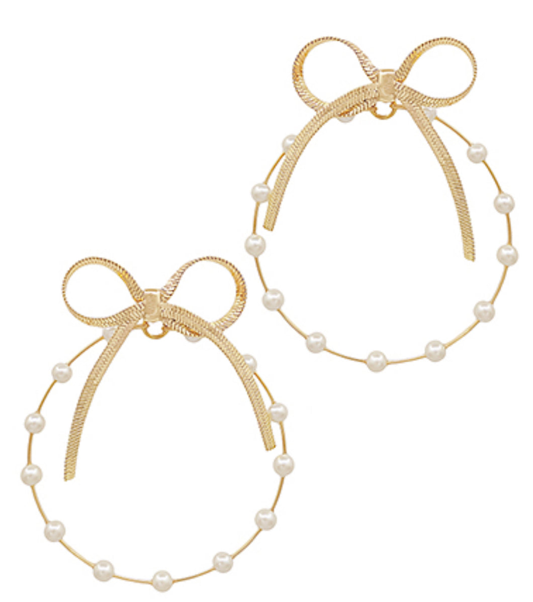 Pearl bow omega chain earrings