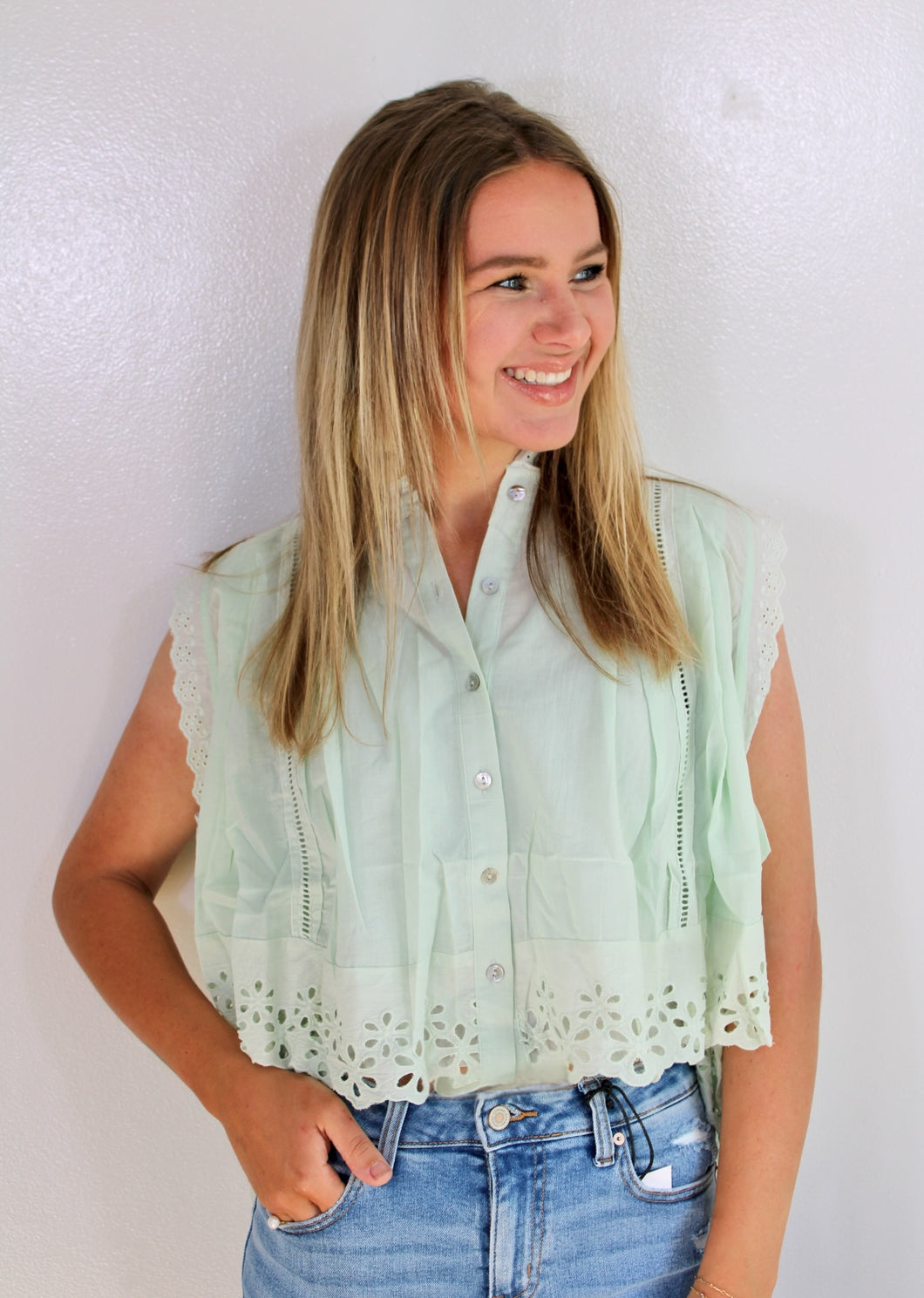 Sage button top cutout top