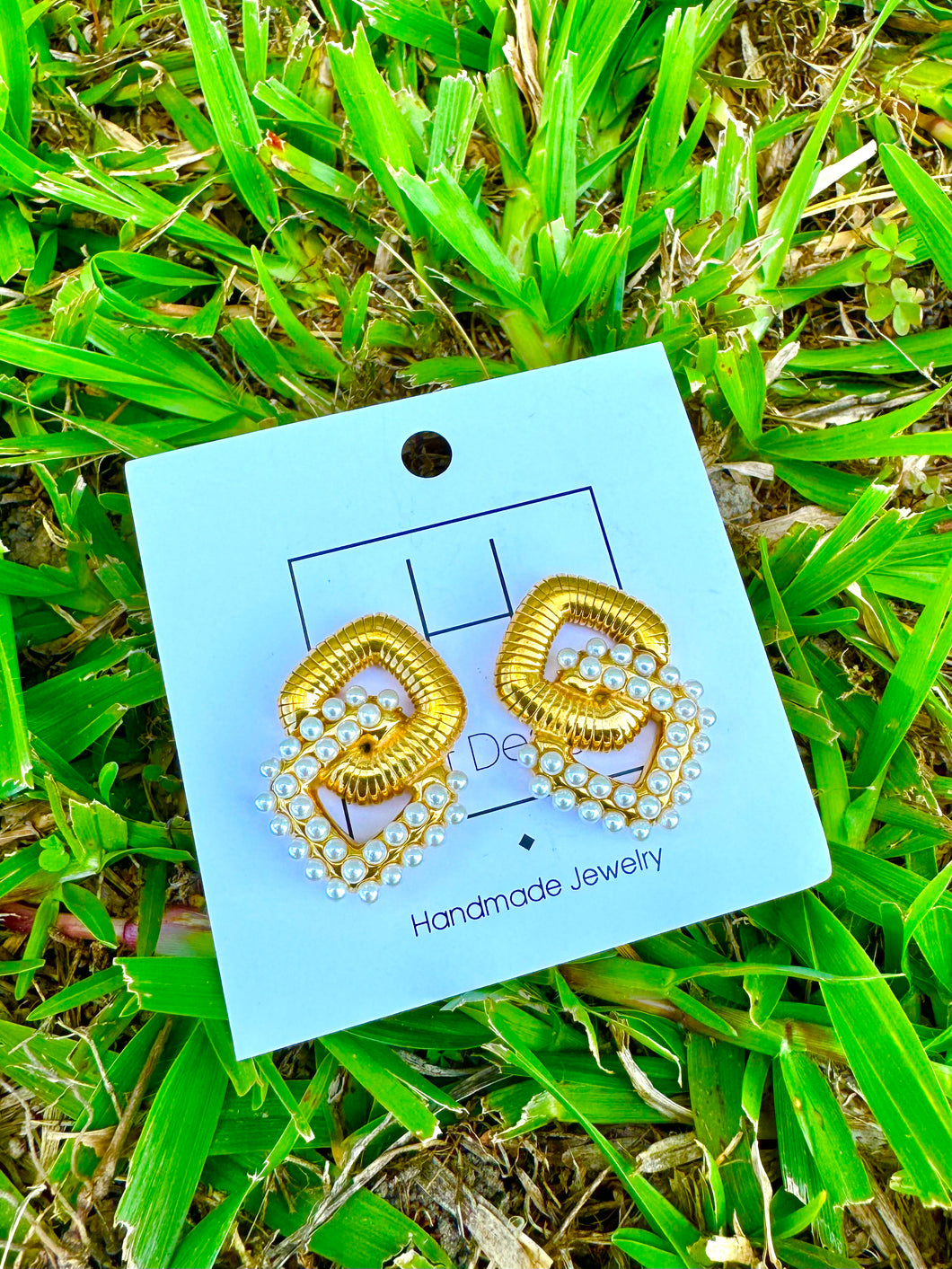 Pearl gold linked hart designs earrings